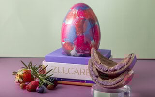 Ovo Frutas Vermelhas e Gianduia com Alecrim Crocante, da Zulcare